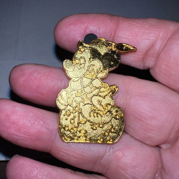 DISNEY Hong Kong Mickey Mouse as Robin Hood Rides A Cork Gold Tone Pin 2008 - Picture 6 of 8